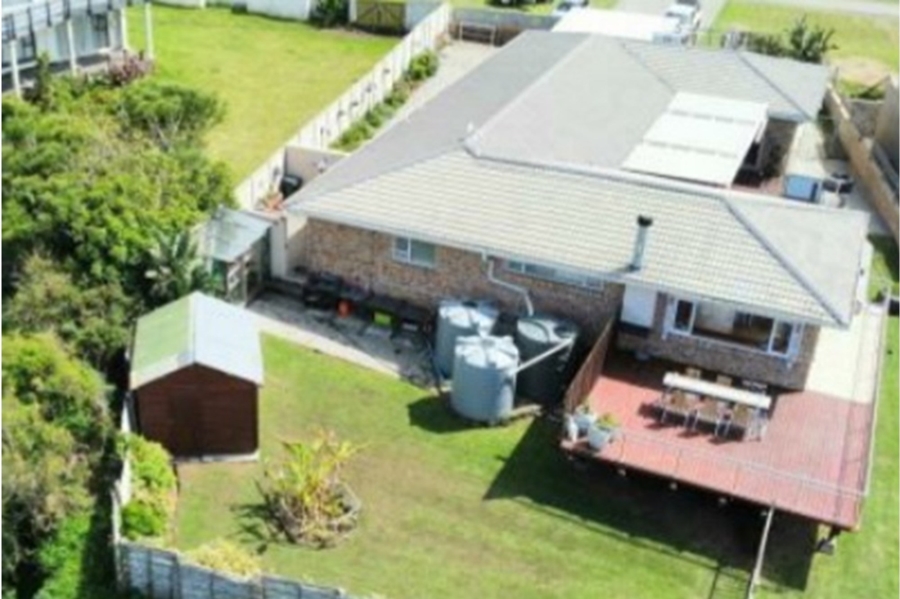 5 Bedroom Property for Sale in Winterstrand Eastern Cape